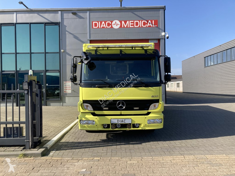 Véhicule utilitaire Mercedes Ambulance...