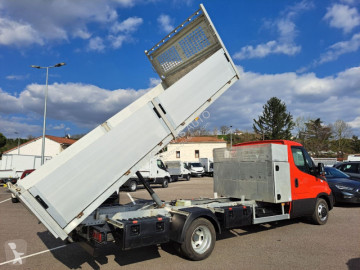 Con volquete Iveco