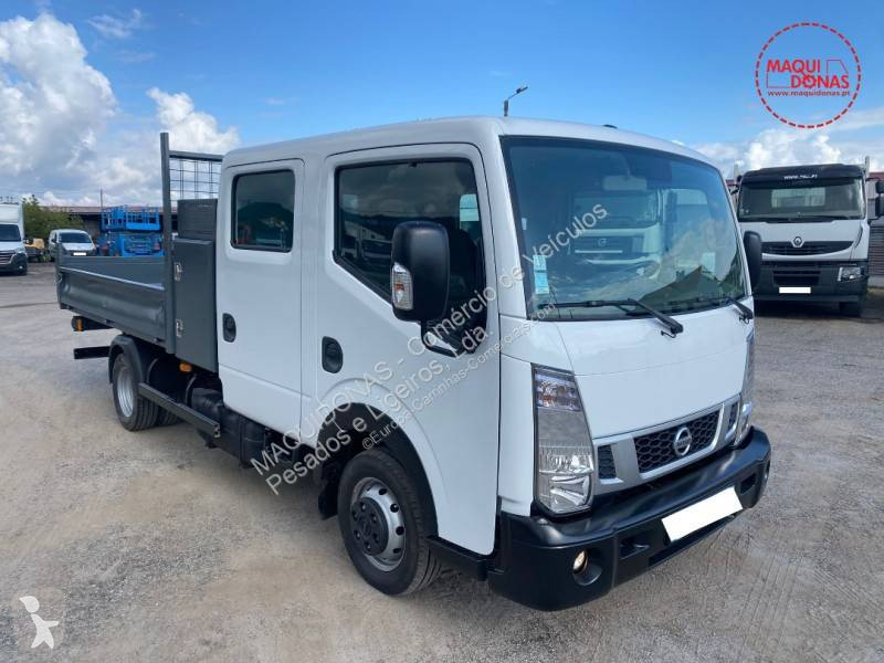 Véhicule utilitaire Nissan