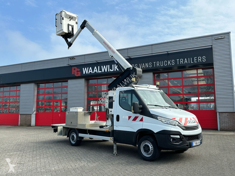 Véhicule utilitaire Iveco 35S12 werkhoogte 12...