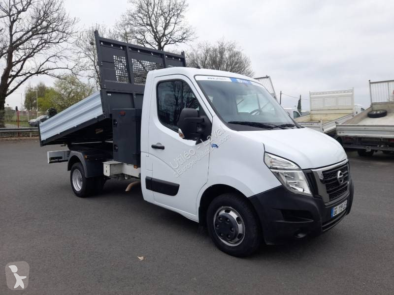 Véhicule utilitaire Nissan