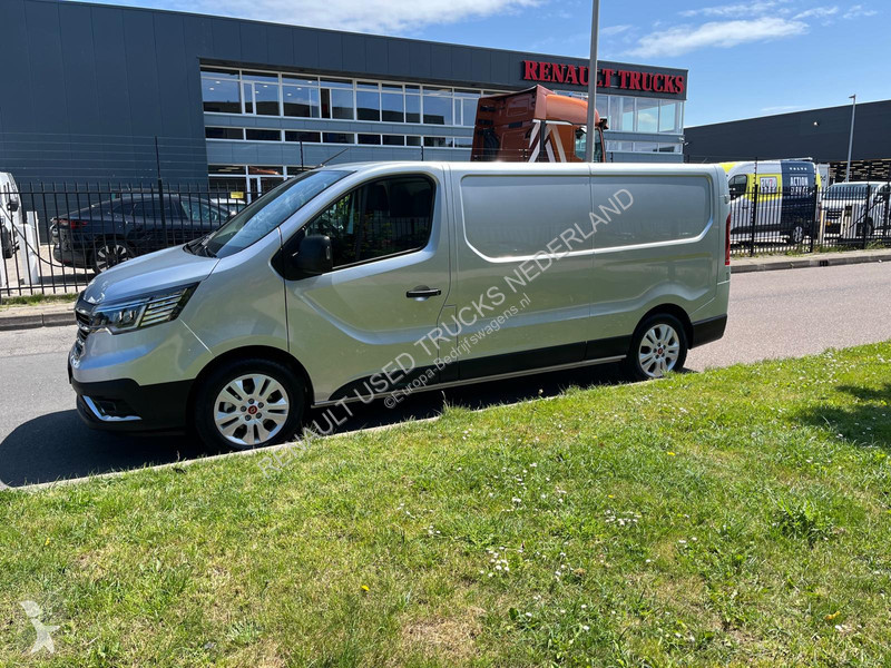 Furgoneta Renault E-Tech Red L2 H1, Airco, Nav,...