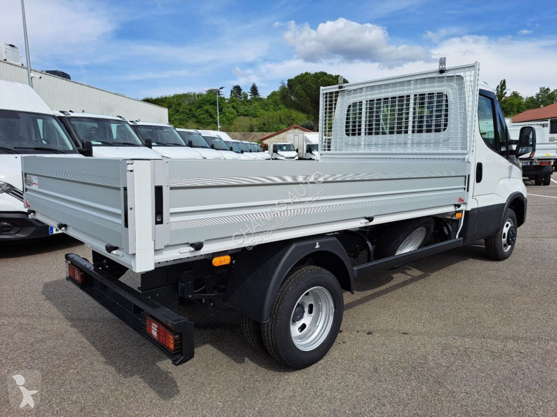 Véhicule utilitaire Iveco 35C14 A8 140CV 2L3...