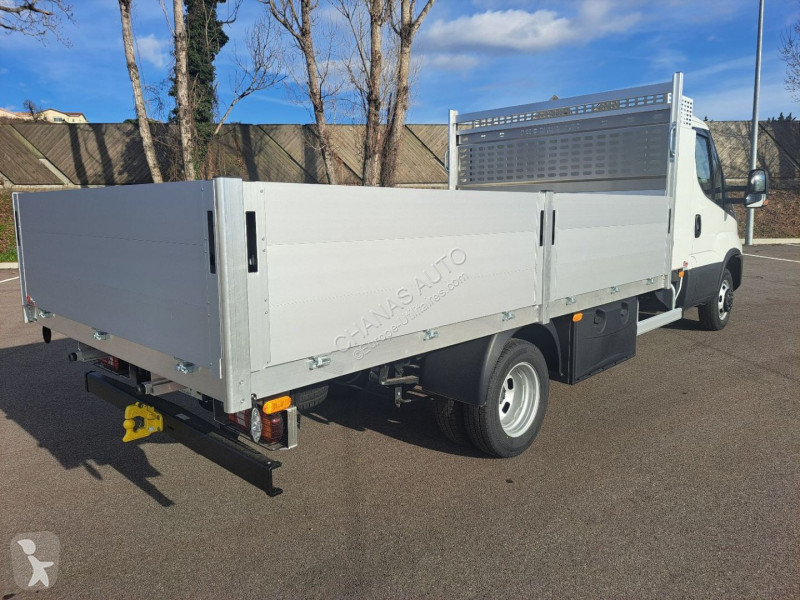 Véhicule utilitaire Iveco 35C18H8 180CV 3L...