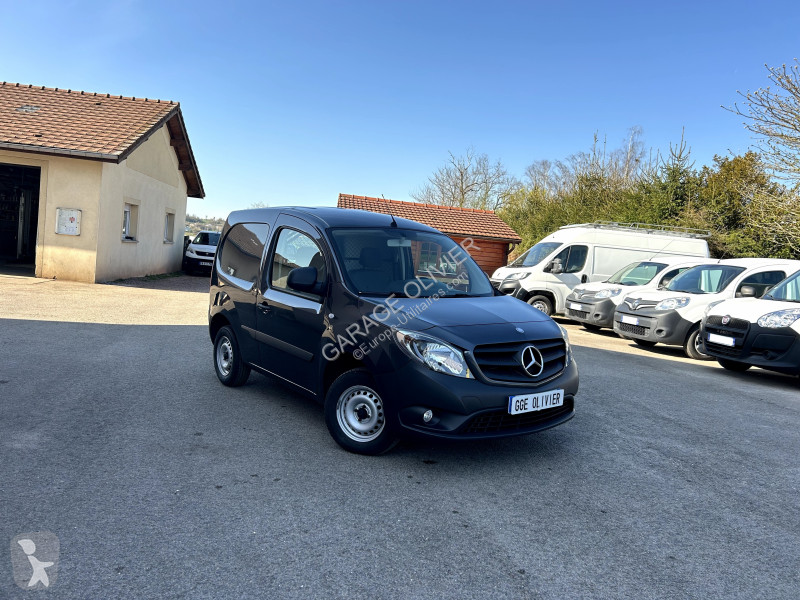 Véhicule utilitaire Mercedes Compact 109 1.5...