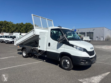 Con volquete Iveco