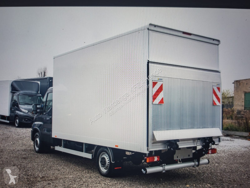 Veículo utilitário Iveco 180 35S18 LBW BÃR