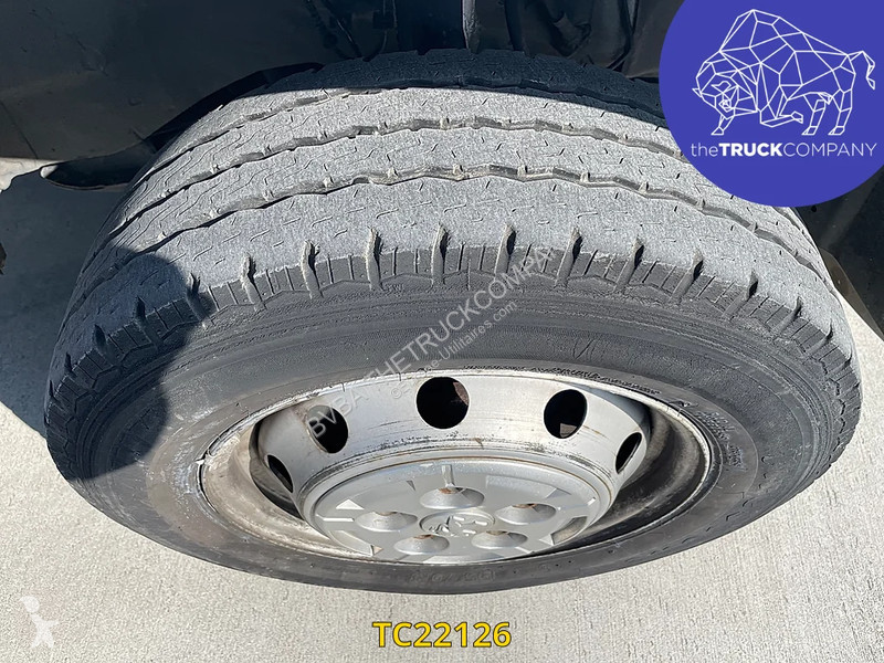 Furgoneta Peugeot met laadklep