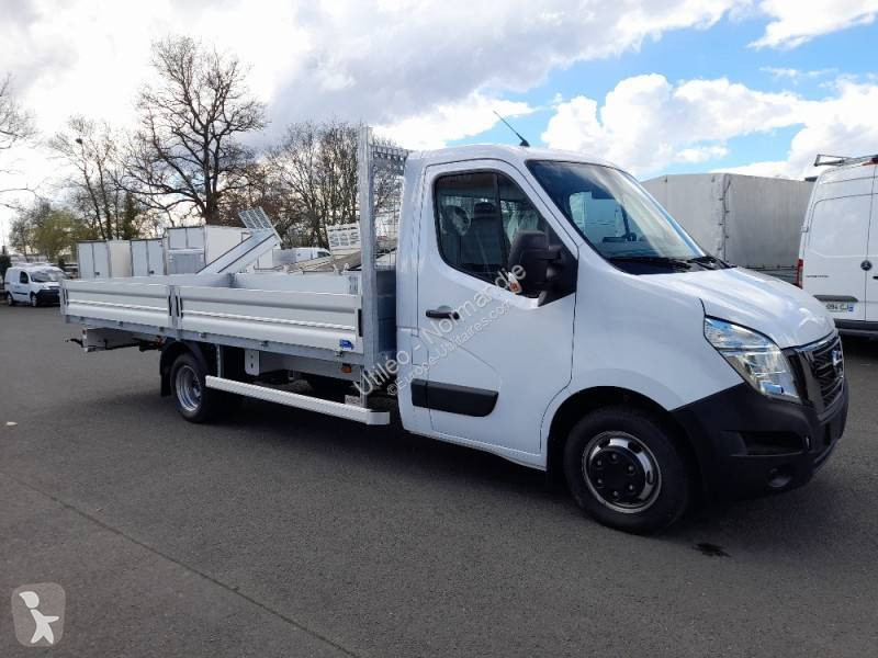 Véhicule utilitaire Nissan