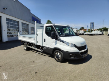 Con volquete Iveco