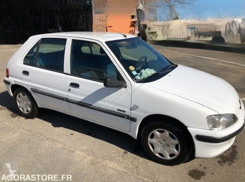 Véhicule utilitaire Peugeot 106