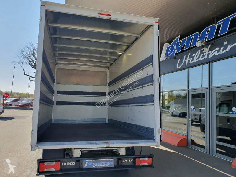 Véhicule utilitaire Iveco DAILY CCB 35C16 D...