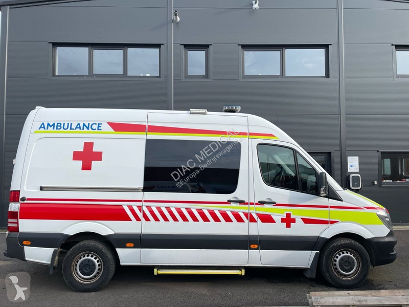 Véhicule utilitaire Mercedes 319 CDI Ambulance...
