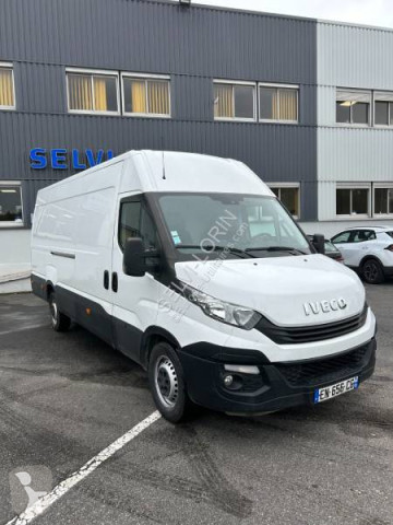 Furgón largo Iveco