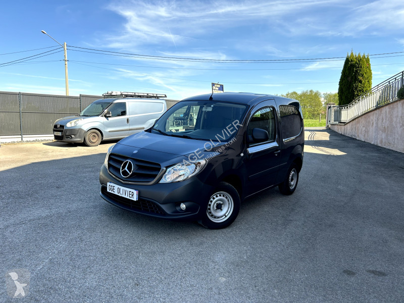 Véhicule utilitaire Mercedes Compact 109 1.5...