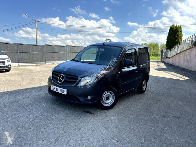 Véhicule utilitaire Mercedes Compact 109 1.5...