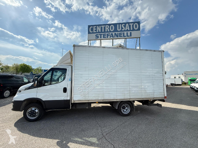 Furgoneta Iveco DAILY 35C14H BOX + SPONDA