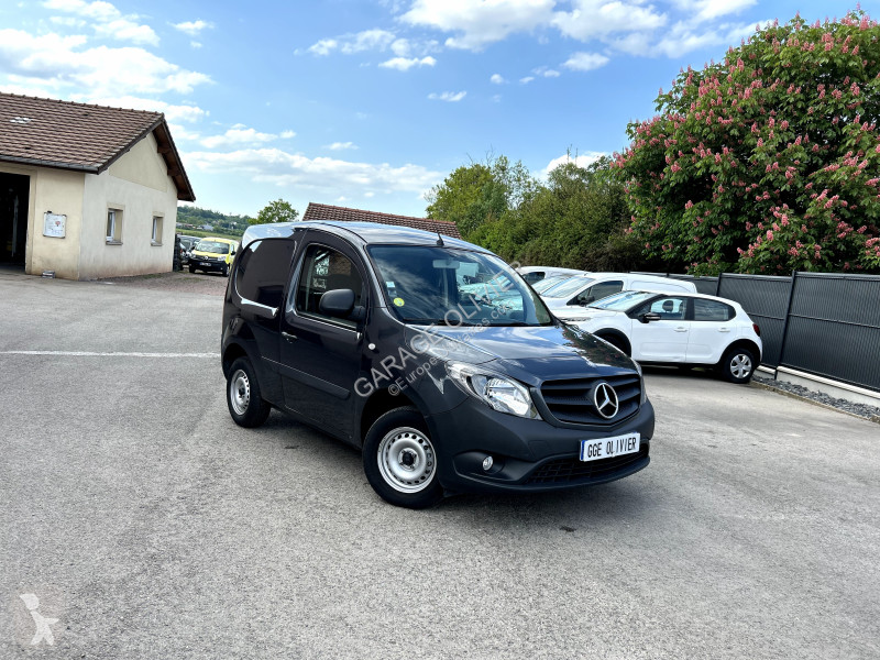 Véhicule utilitaire Mercedes Compact 109 1.5...