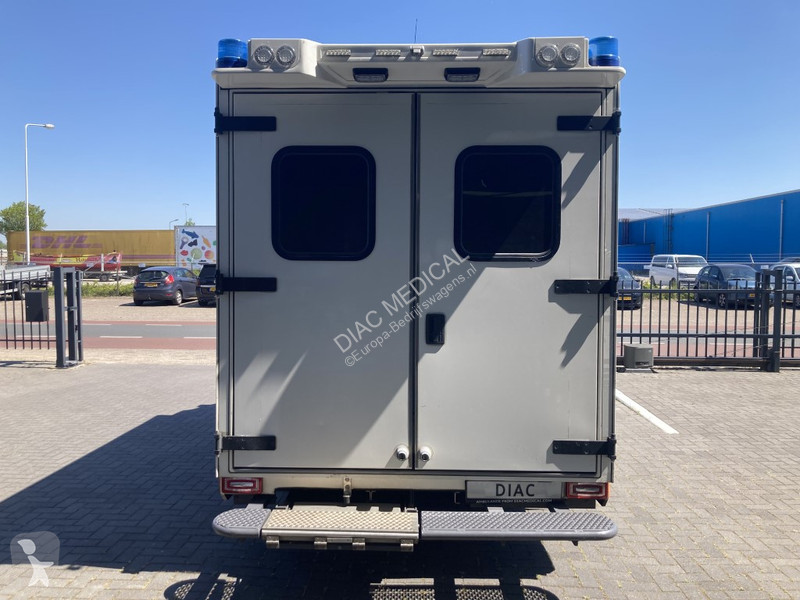 Furgoneta Mercedes Container Ambulance 400-serie