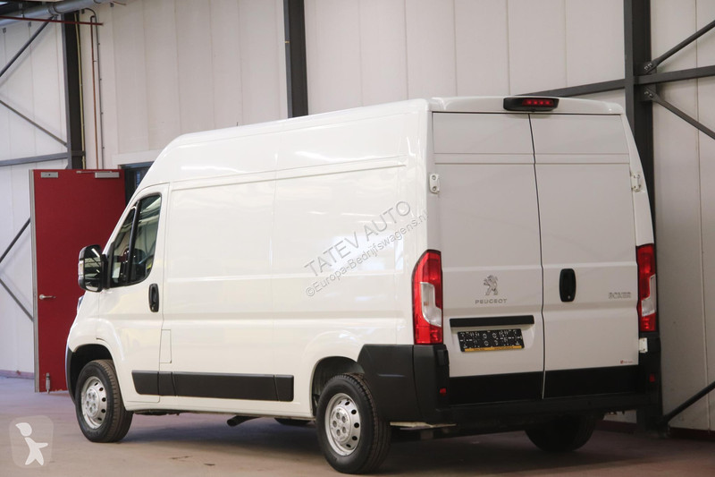 Véhicule utilitaire Peugeot 2.2 120PK L2H2...