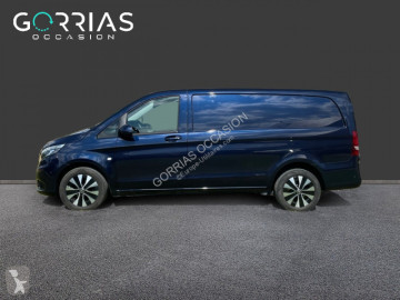 عربة نفعية مقفلة Mercedes