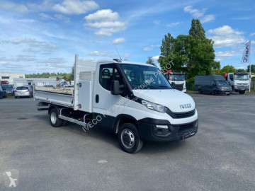 Con volquete Iveco