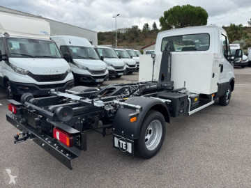 عربة نفعية قلابة للحاويات Iveco