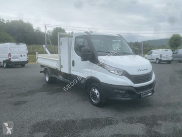 Con volquete Iveco