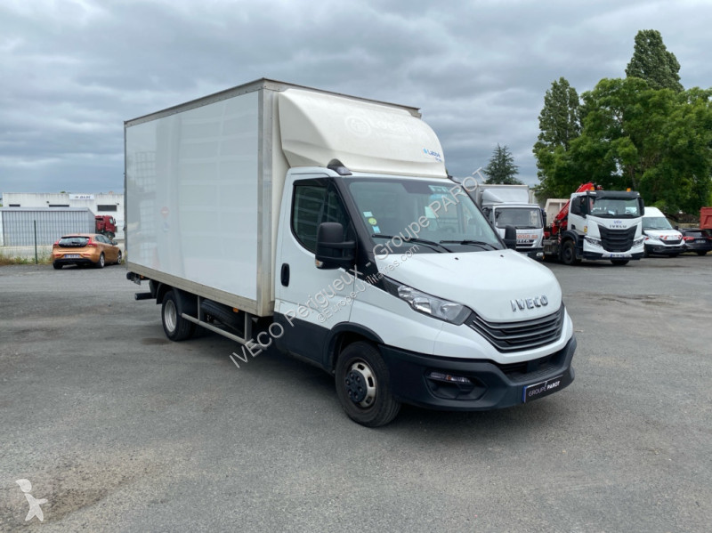 Véhicule utilitaire Iveco 35C16 empattement 4100