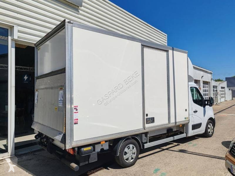 Véhicule utilitaire Nissan