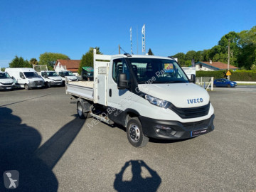 Con volquete Iveco