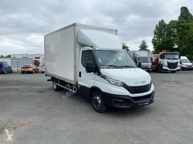 Véhicule utilitaire Iveco 35C16 Empattement 4100