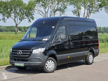 Fourgon utilitaire Mercedes