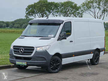 Fourgon utilitaire Mercedes