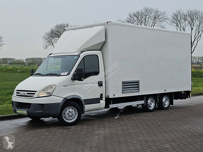 Véhicule utilitaire Iveco 35S14 BE-COMBI...