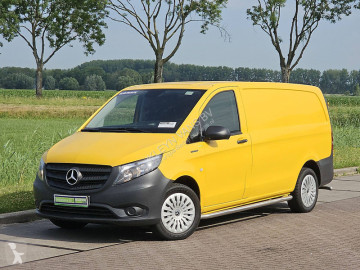 Fourgon utilitaire Mercedes