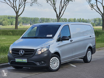 Fourgon utilitaire Mercedes