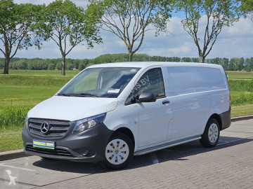 Fourgon utilitaire Mercedes