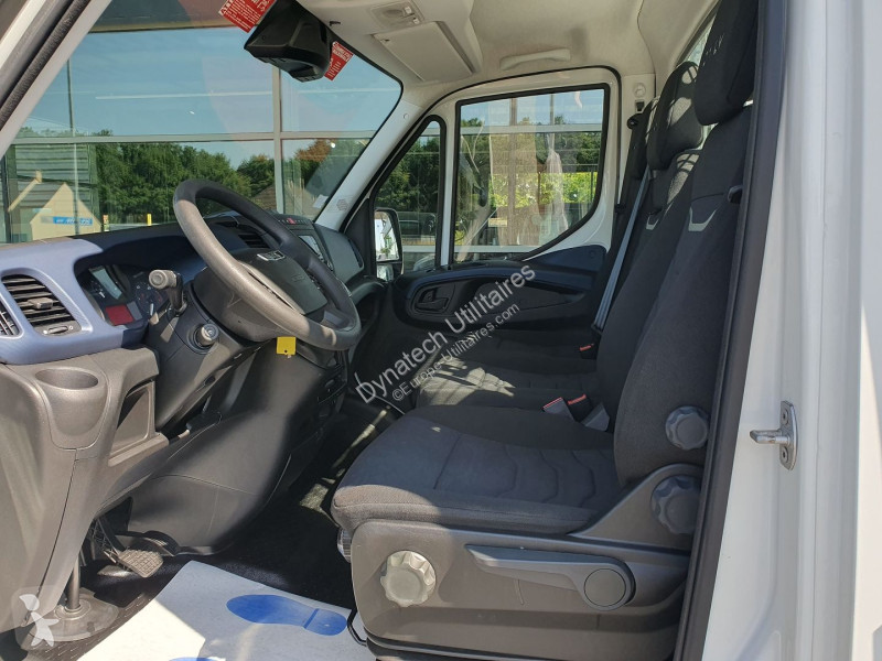 Véhicule utilitaire Iveco DAILY CCB 35C18H D...