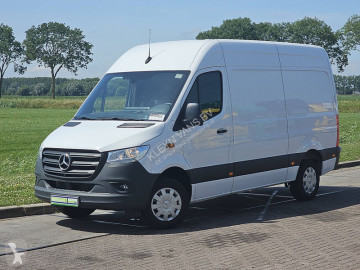 Fourgon utilitaire Mercedes