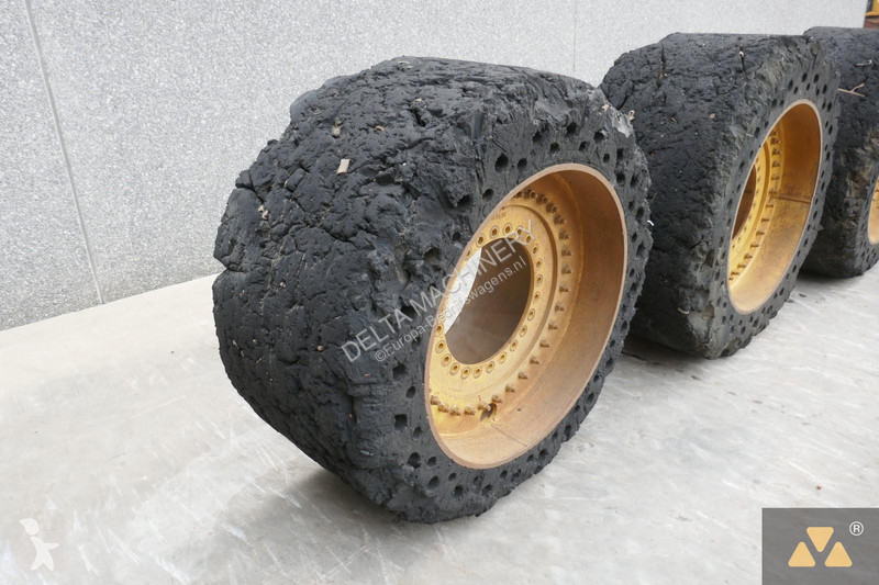 Autoutilitară Volvo L180 Cushion wheels