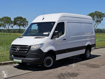 Fourgon utilitaire Mercedes