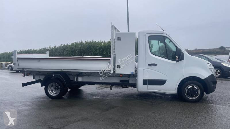 Véhicule utilitaire Nissan