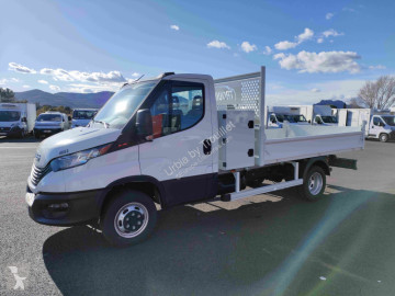 Con volquete Iveco