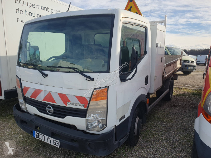 Véhicule utilitaire Nissan BENNE + COFFRE 2.5...