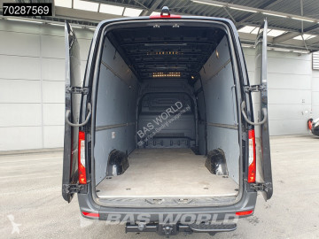Fourgon utilitaire Mercedes