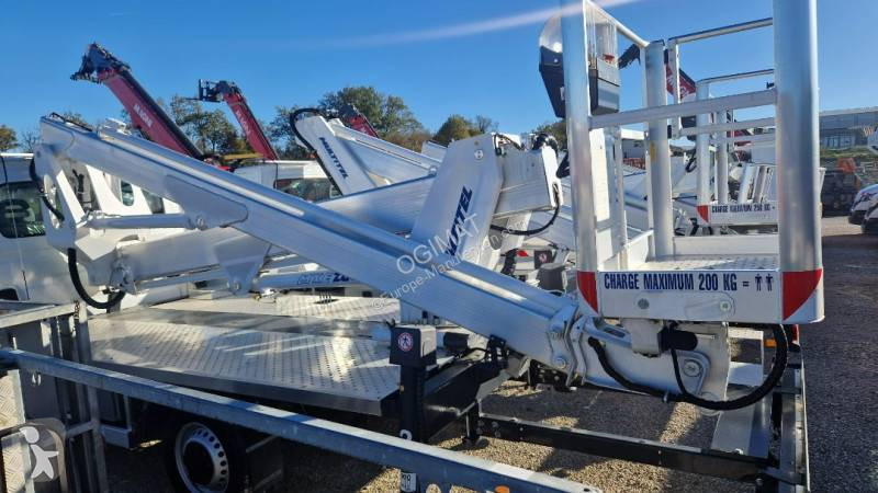 Véhicule utilitaire Iveco MXE200