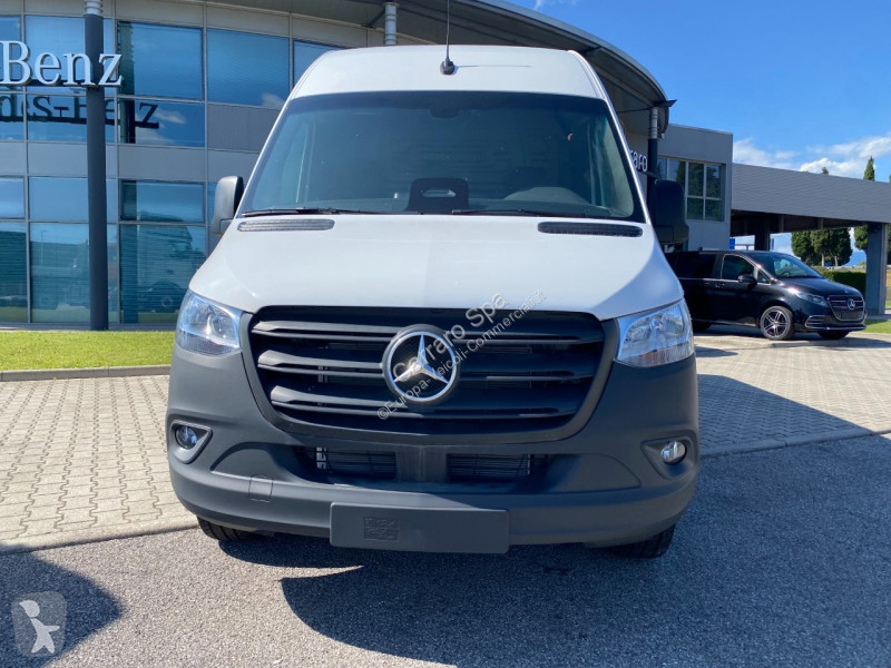 Autoutilitară Mercedes Furgone Traz. Post