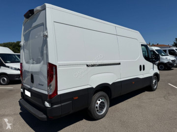 Furgone lungo Iveco
