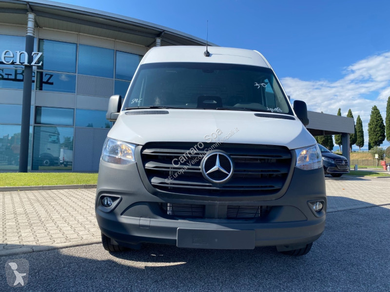 Autoutilitară Mercedes Furgone Traz. Post